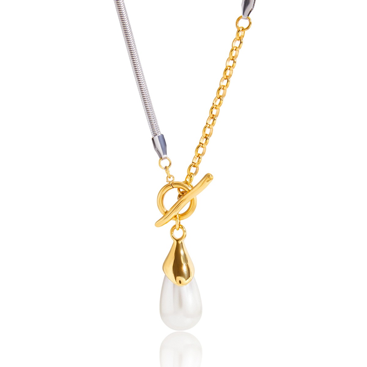 Pearl sweater chain, a luxurious and high-end titanium steel necklace.