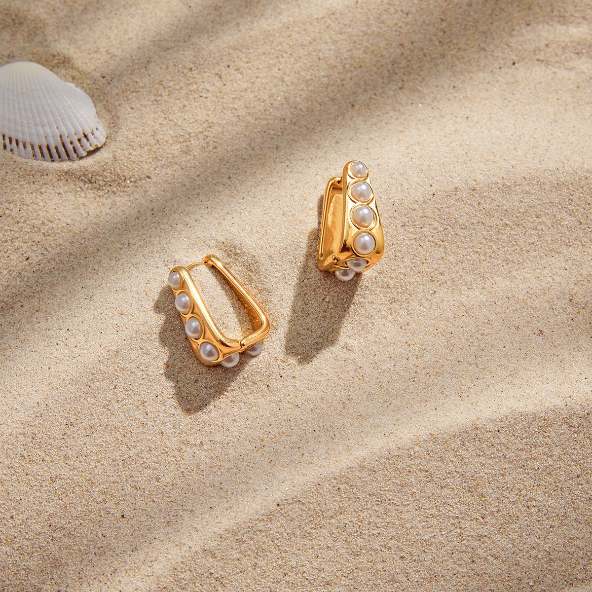 18K gold lightweight luxury earrings with embedded pearls. - Image 3