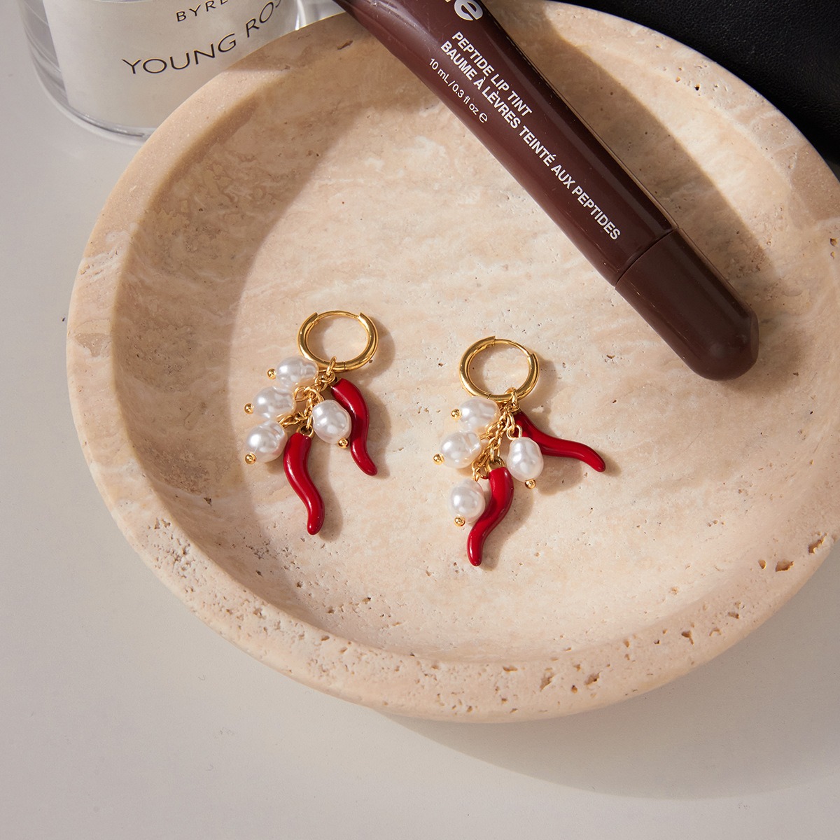 18K gold lightweight luxury and high-end chili pepper and pearl earrings - Image 3