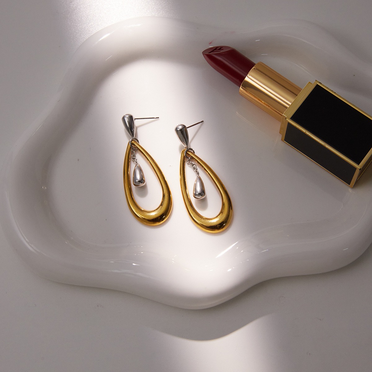 18K gold teardrop-shaped two-tone earrings - Image 4