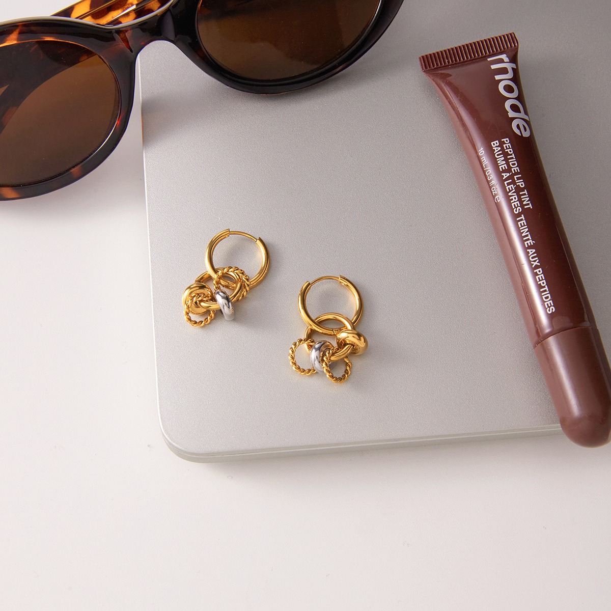 18K gold lightweight luxury hoop earrings - Image 4