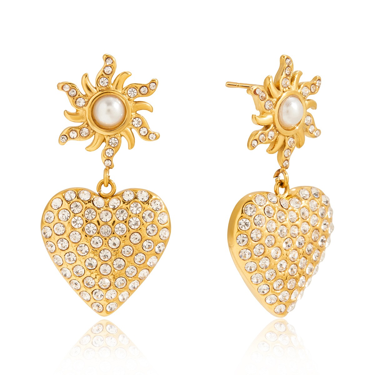18K gold-plated, rhinestone-embellished heart-shaped pearl titanium steel stud earrings