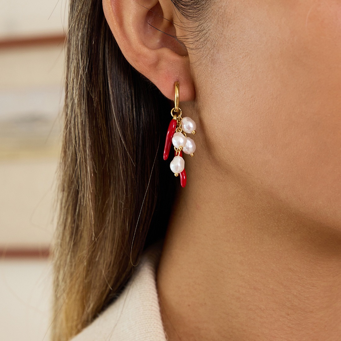 18K gold lightweight luxury and high-end chili pepper and pearl earrings - Image 6