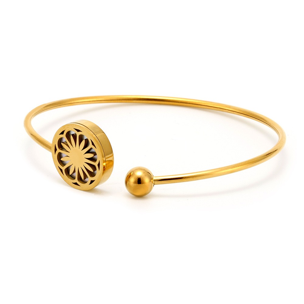 18K gold round bracelet with hollow flower pattern design, classic and fashionable - Image 2
