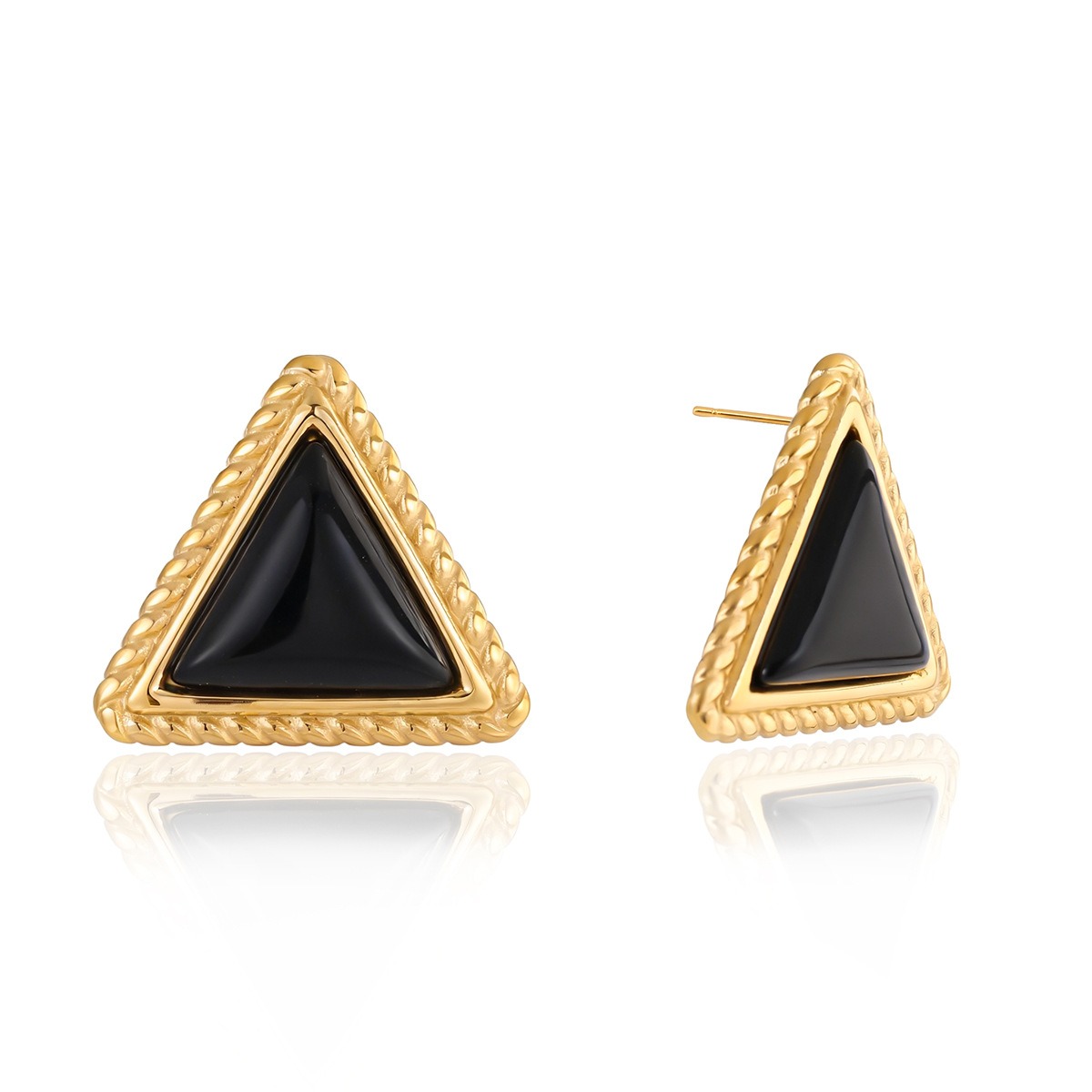 18K gold triangle black onyx stud earrings, a sophisticated and stylish accessory for autumn and winter.