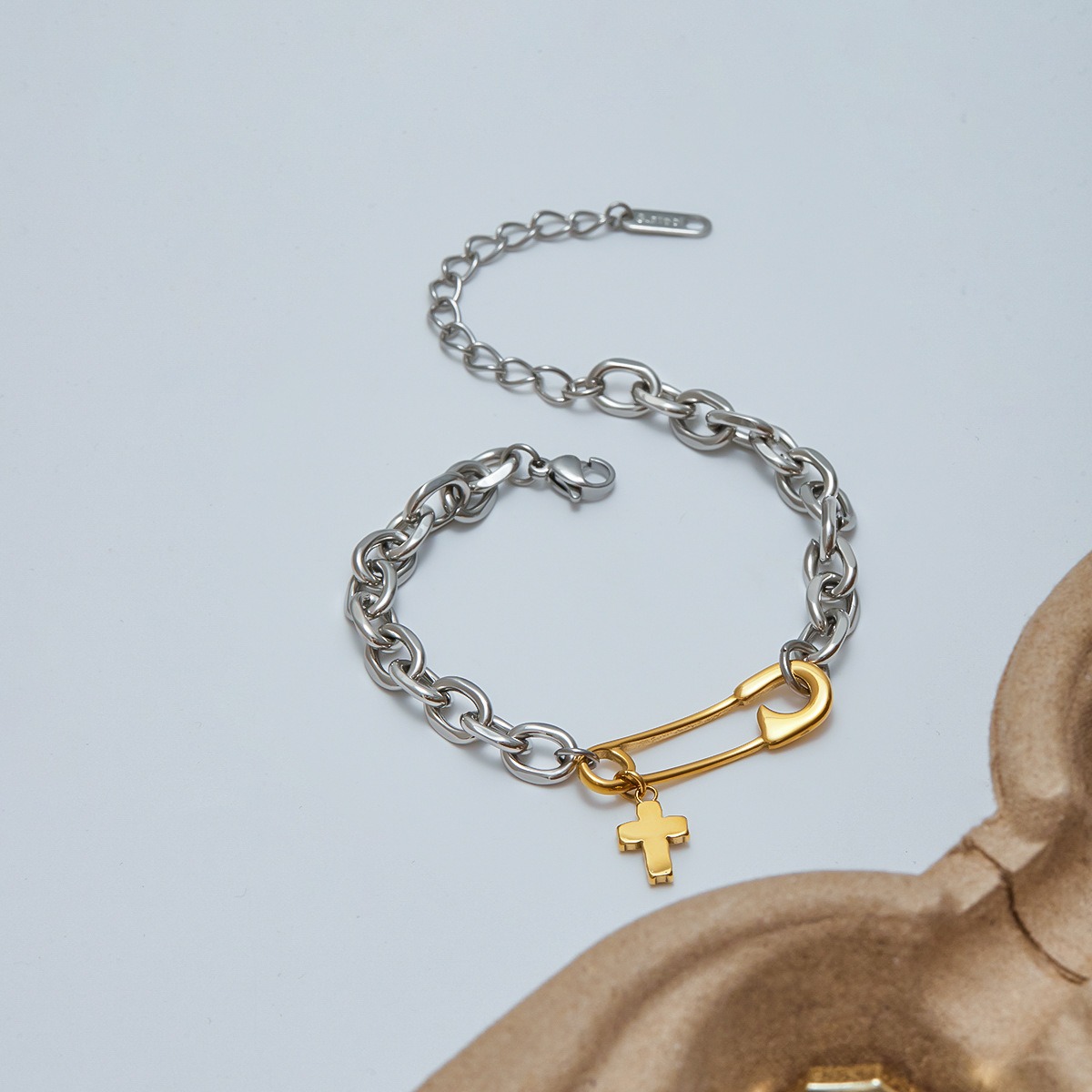 18k gold light luxury high-end titanium steel bracelet - Image 2