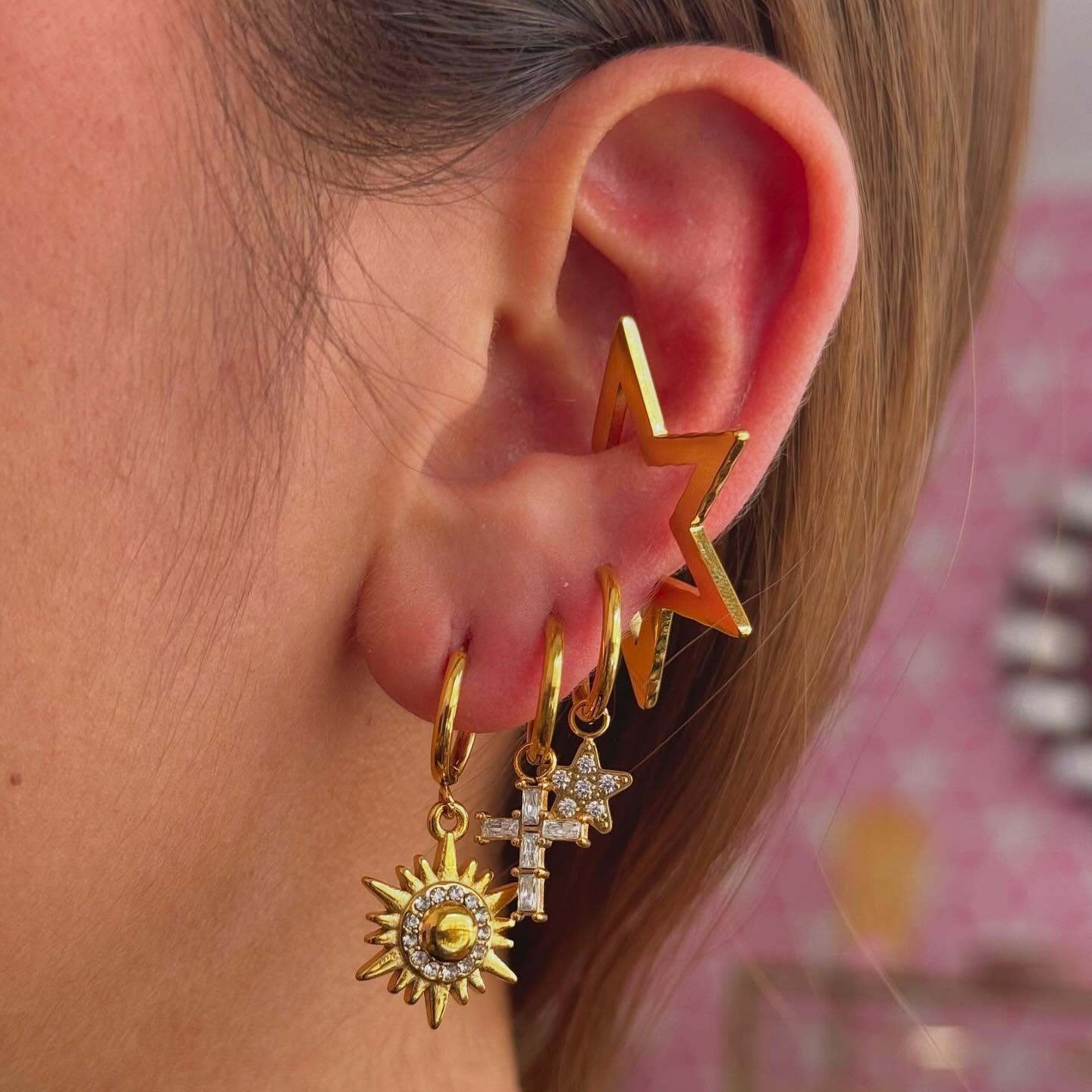 18k gold sun-shaped diamond-studded earrings with unique design - Image 2