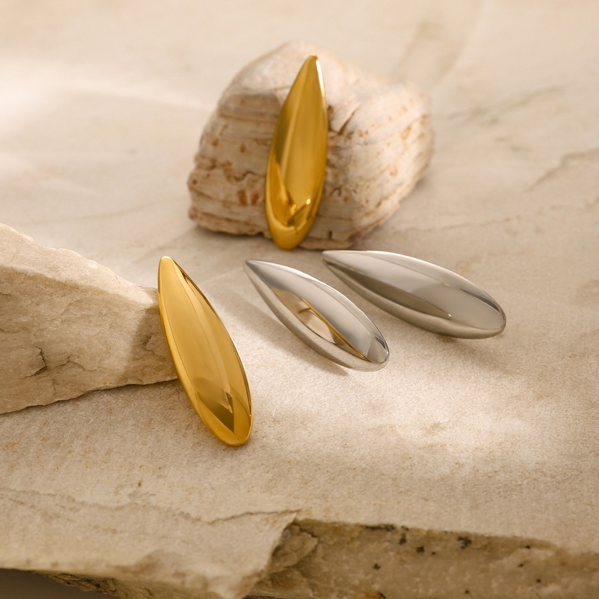 18K gold noble and elegant teardrop-shaped earrings with simple style - Image 2