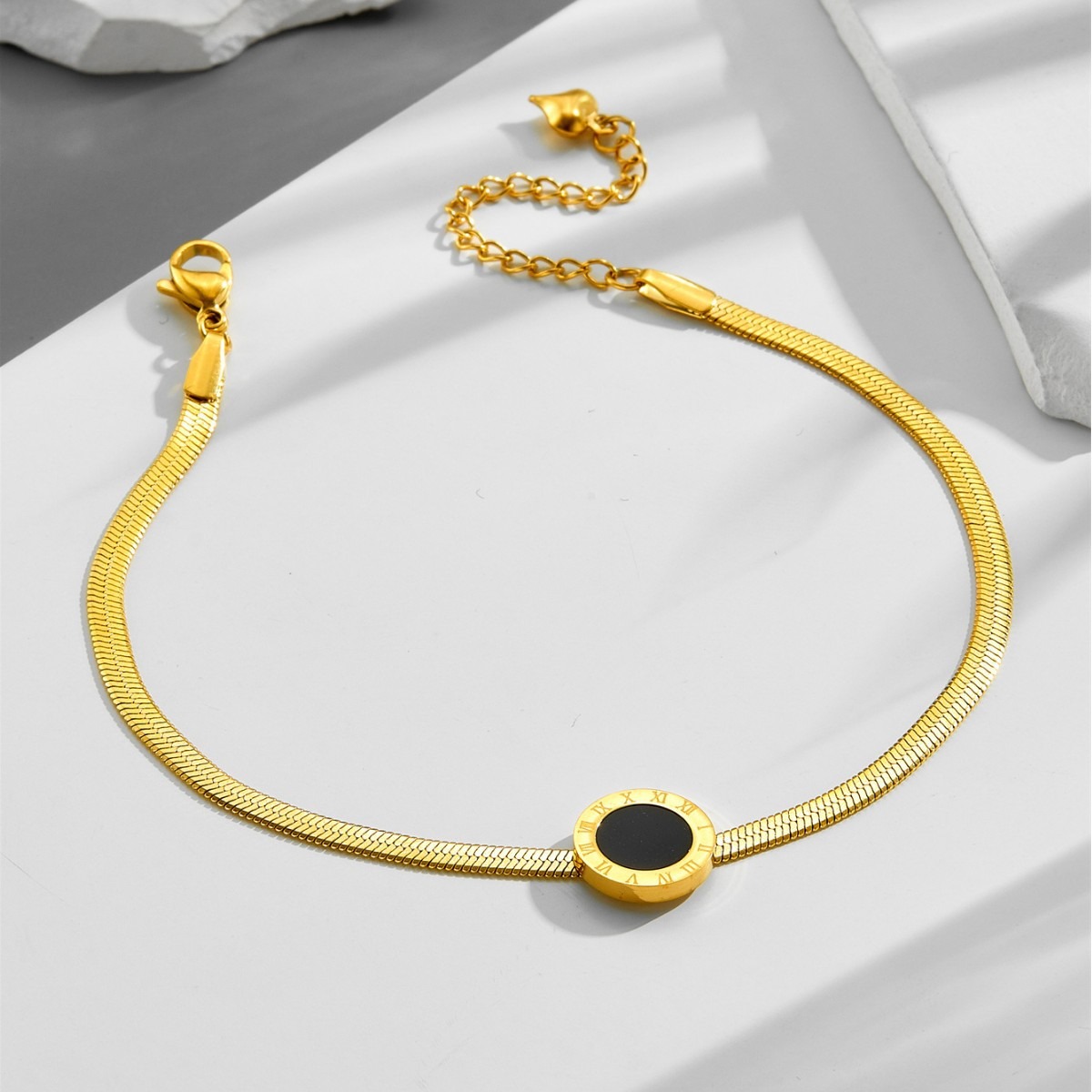 18K gold light luxury exquisite Roman numeral bracelet - Image 2