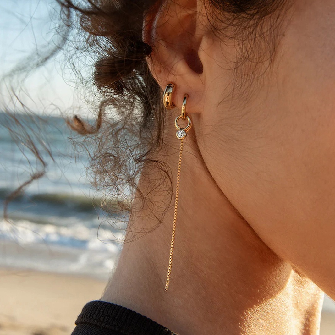 18K gold lightweight luxury tassel earrings with cubic zirconia. - Image 2