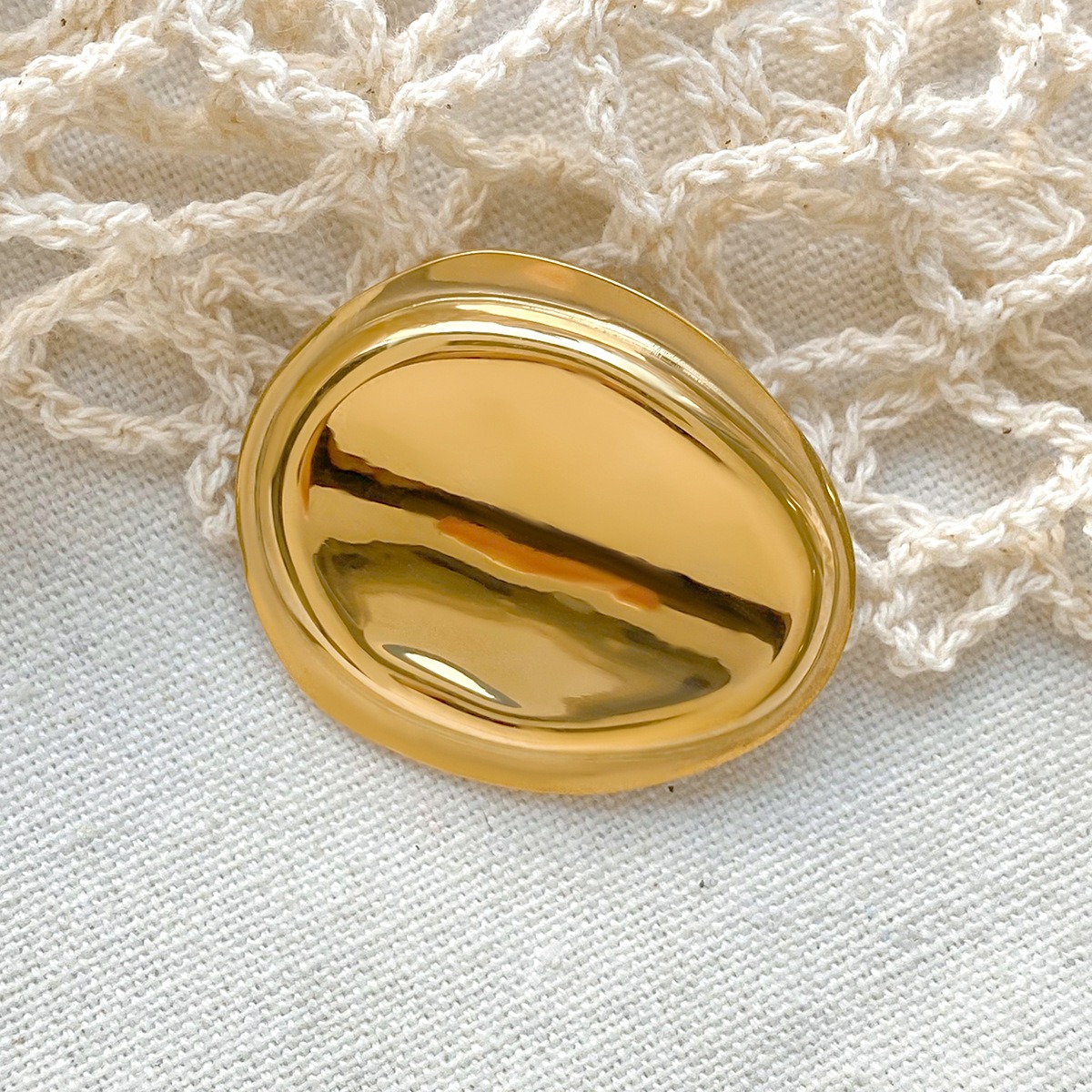 18K gold geometric oval with concave design high-end brooch