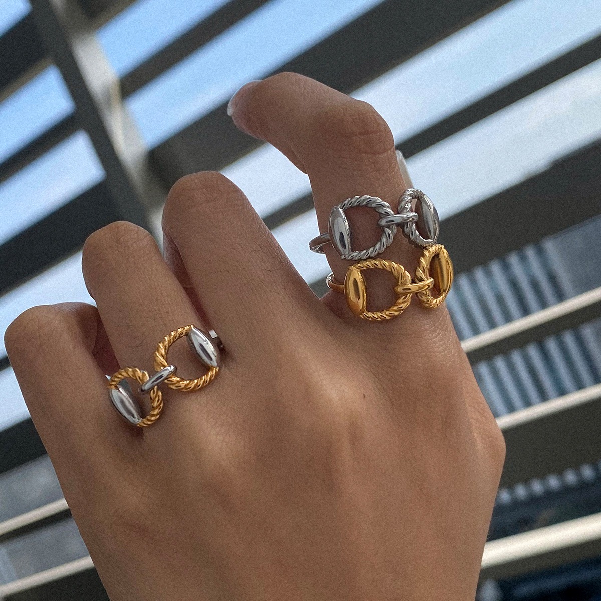 18K gold geometric shape with texture design simple and fashionable open ring - Image 3