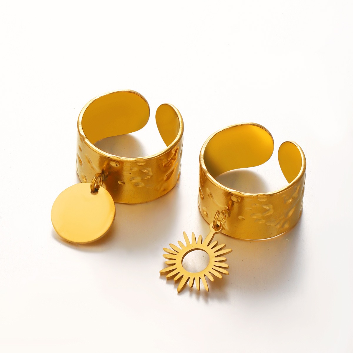 18K gold-plated geometric circular titanium steel ring.