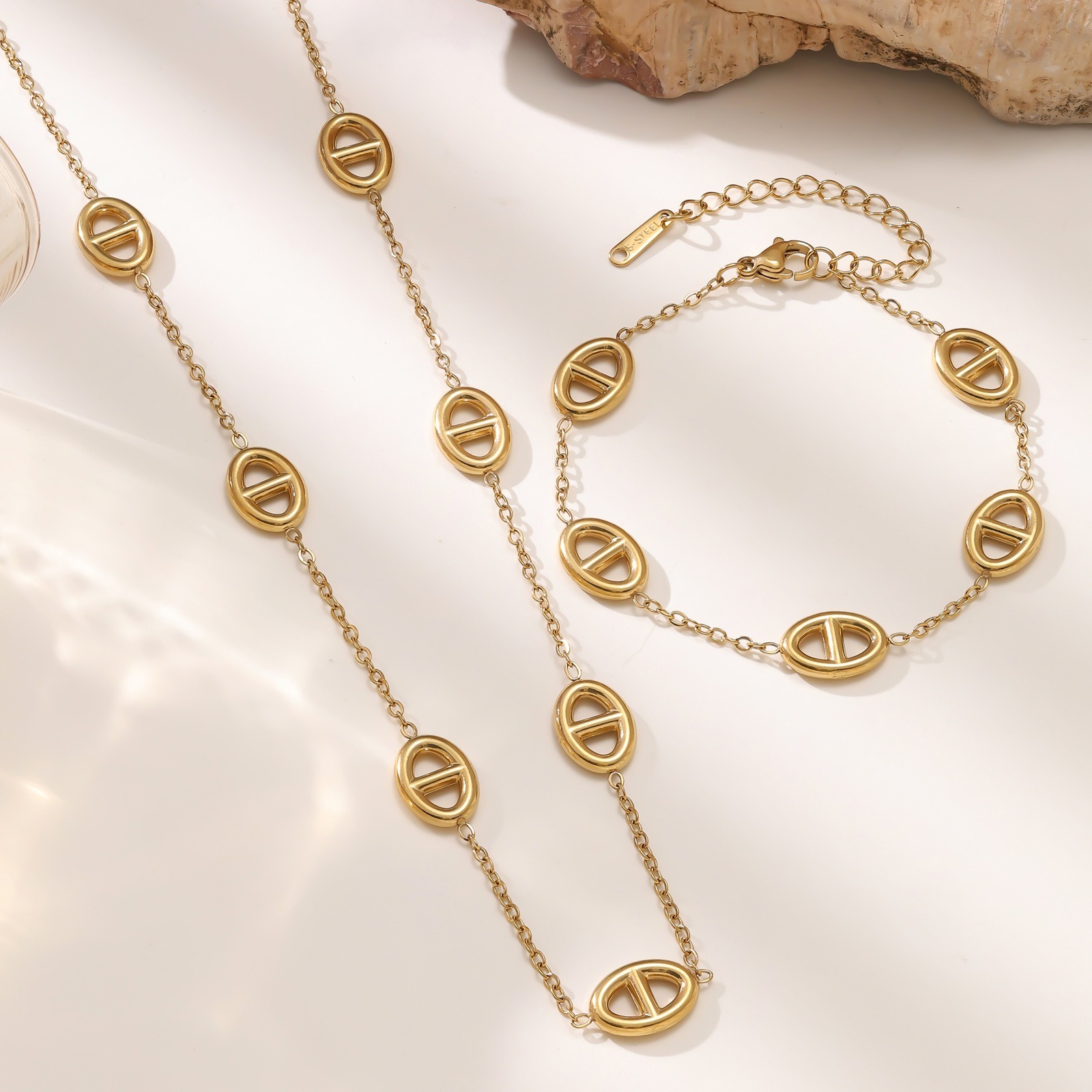 18K Gold Pig Nose Necklace and Bracelet Set - Image 2