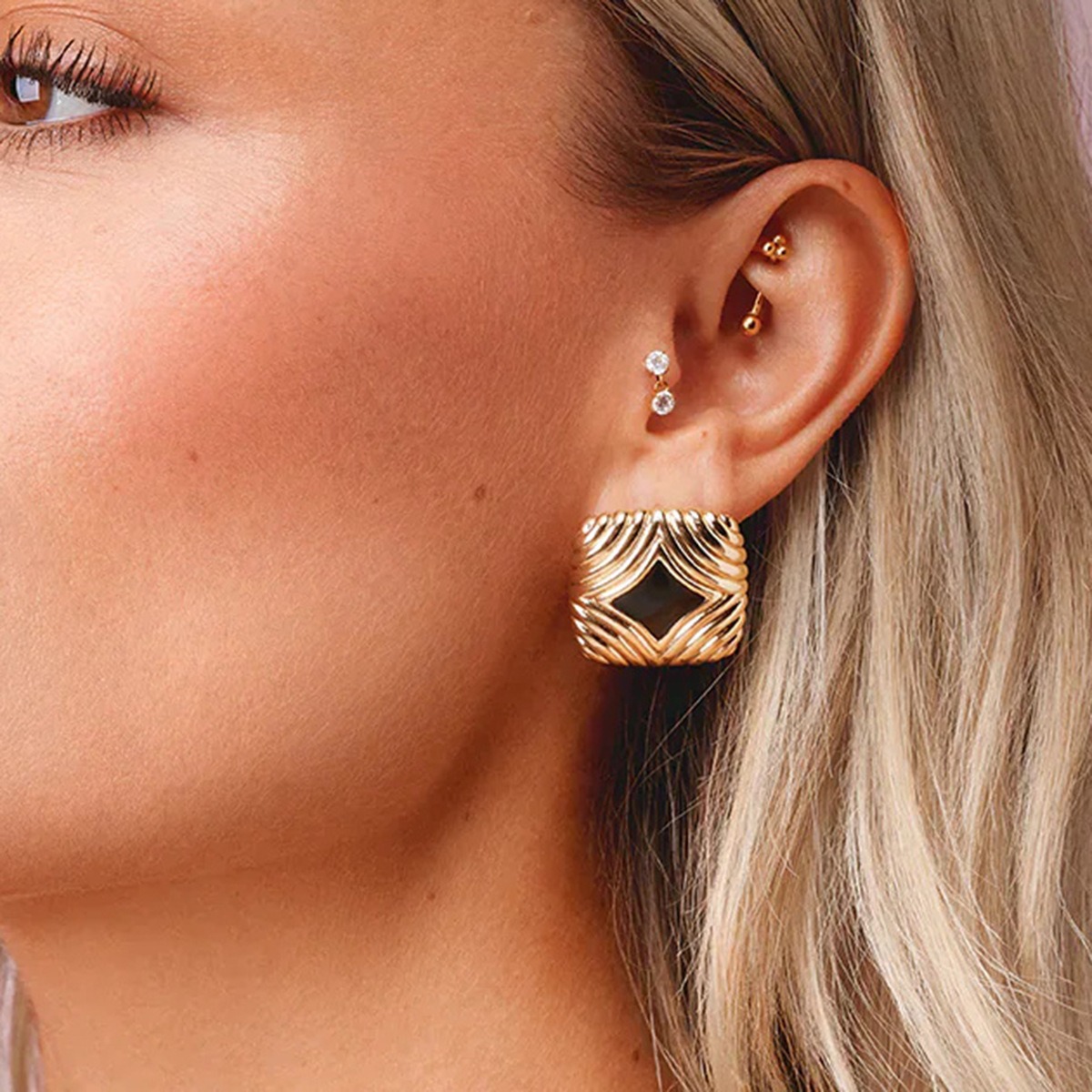 18K gold square with texture design simple and elegant earrings - Image 3