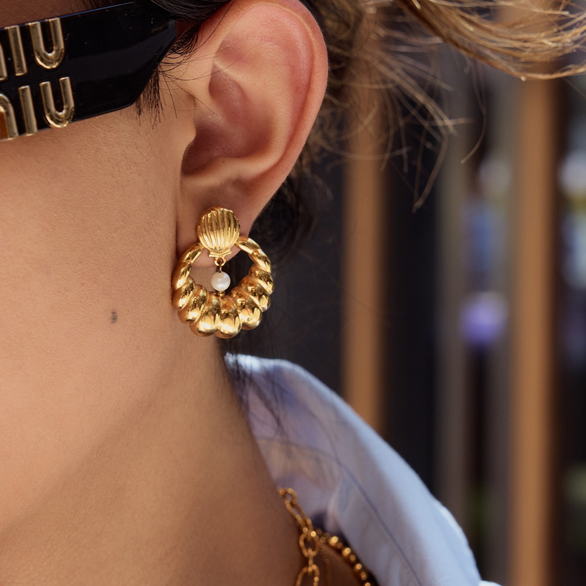 18K gold U-shaped earrings with textured design, exquisite and simple - Image 2