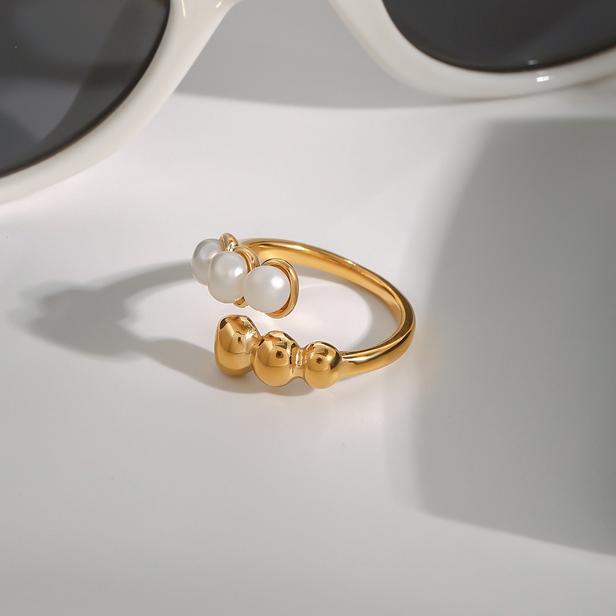 18K gold round bead-shaped pearl inlaid open ring with exquisite design