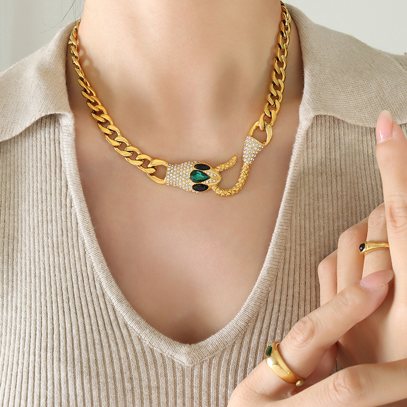 18K Gold Fashion Exquisite Snake Head Design Versatile Necklace - Image 5
