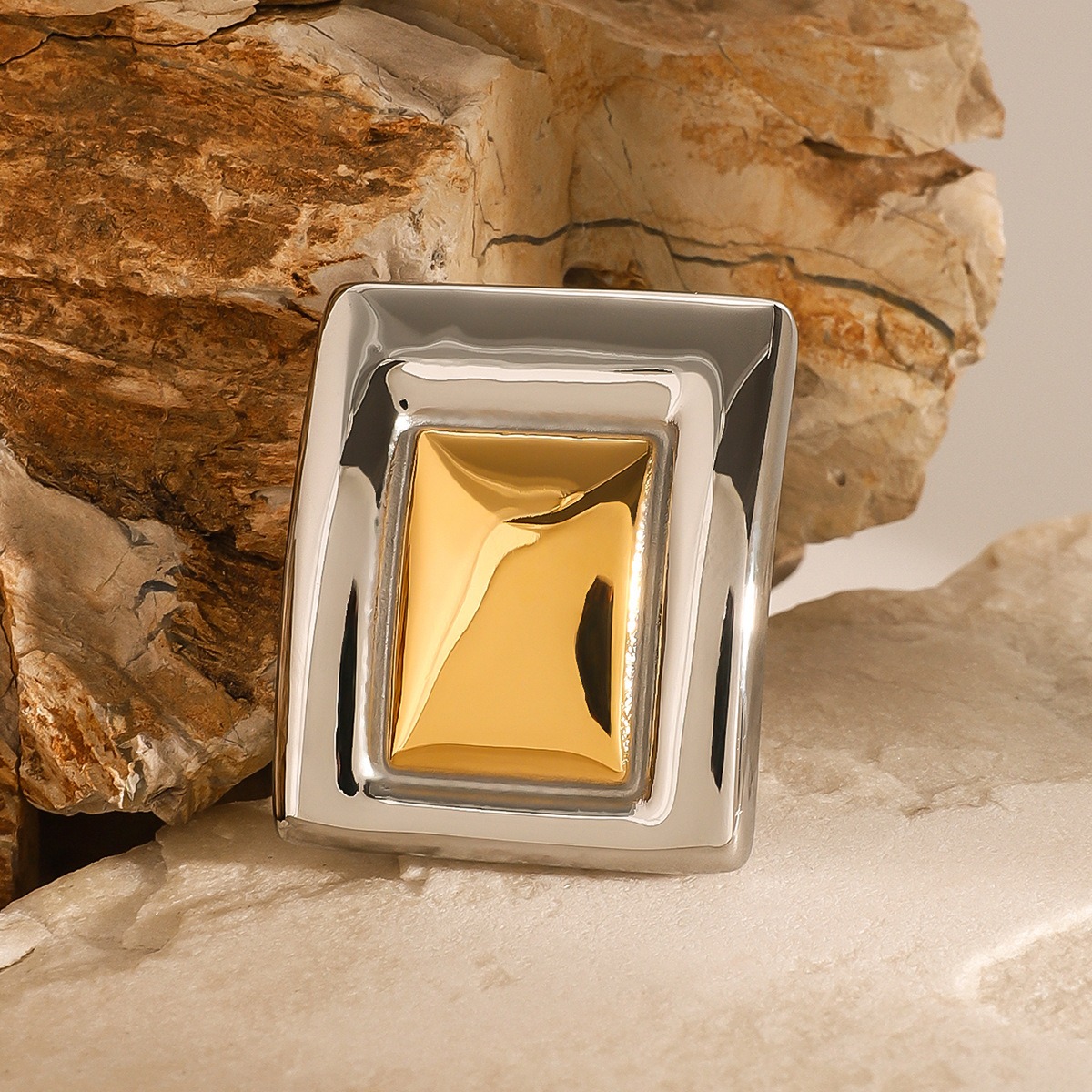 18K gold geometric square with gold and silver contrast design high-end brooch