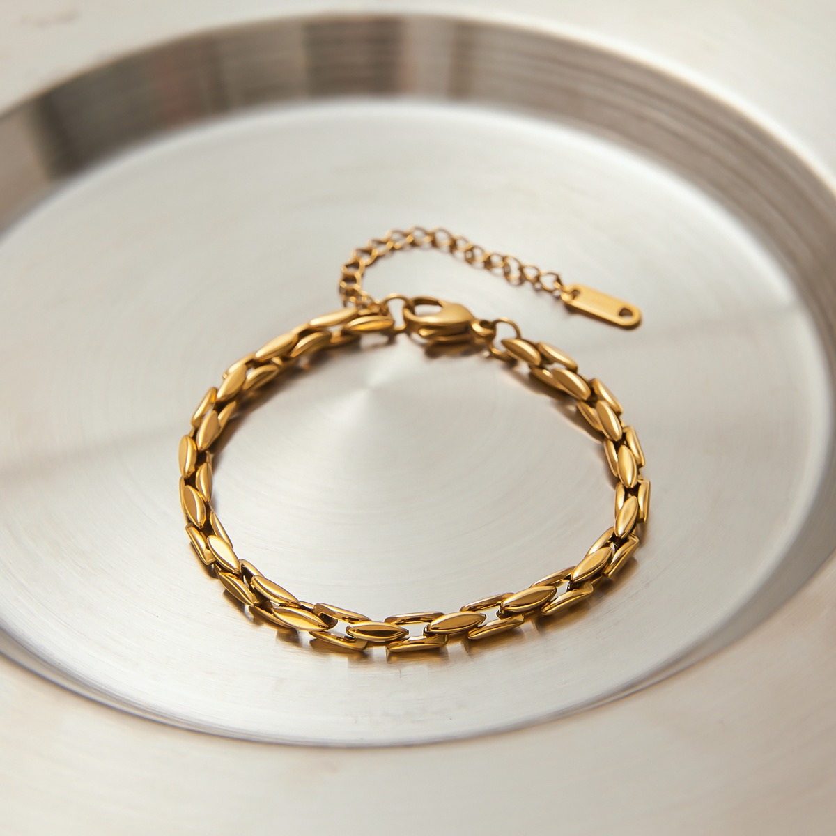18k gold light luxury high-end bracelet - Image 4