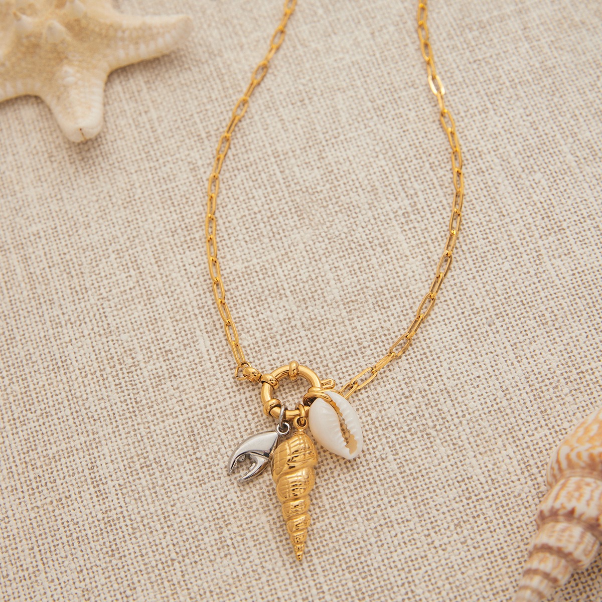 18K Gold Conch Shaped Fashion Necklace