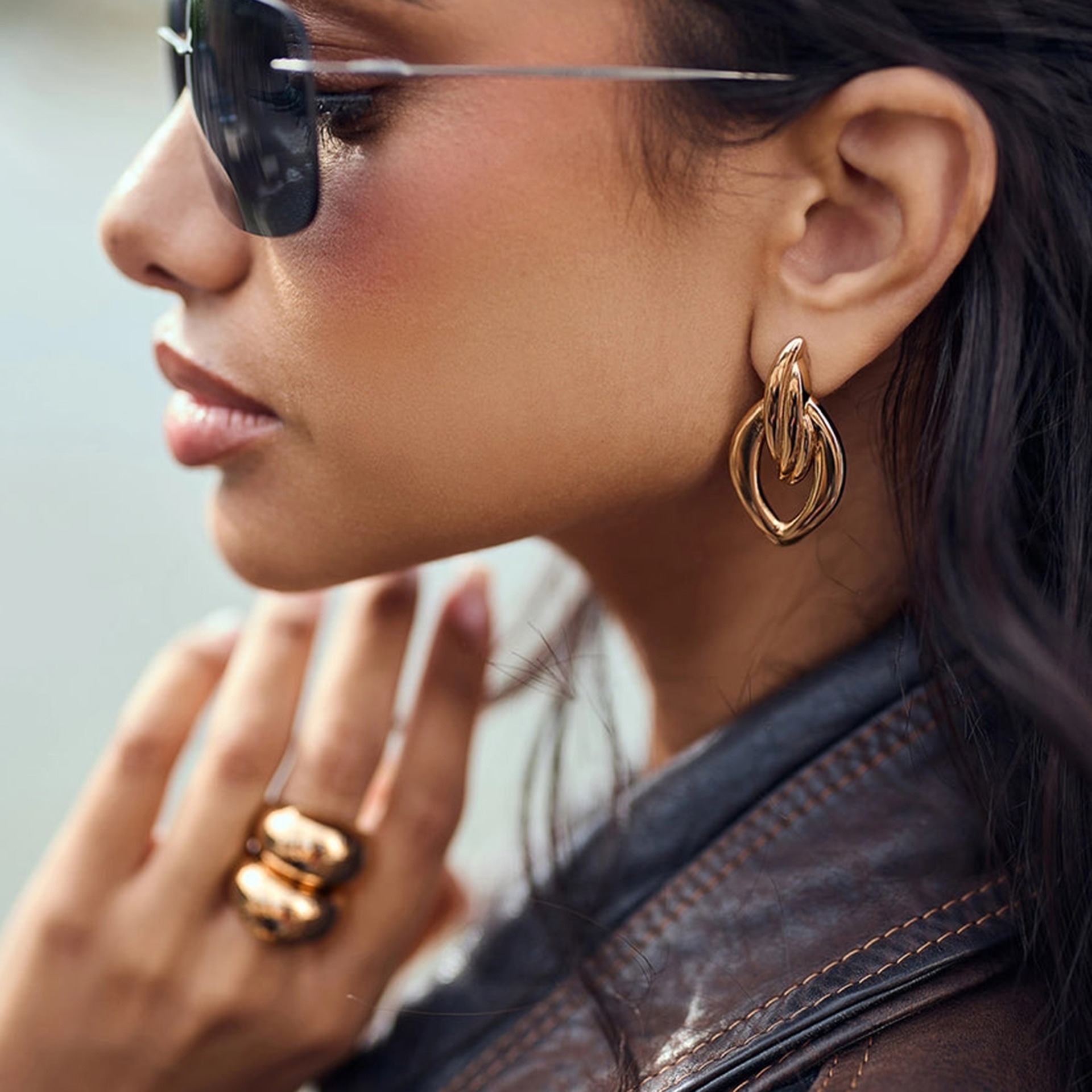 18K gold geometric diamond hollow design simple personality earrings - Image 3