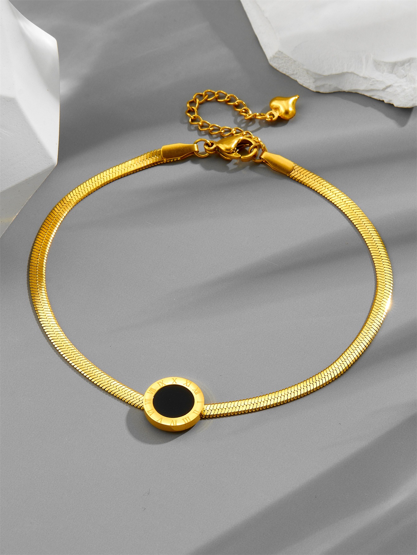 18K gold light luxury exquisite Roman numeral bracelet - Image 3