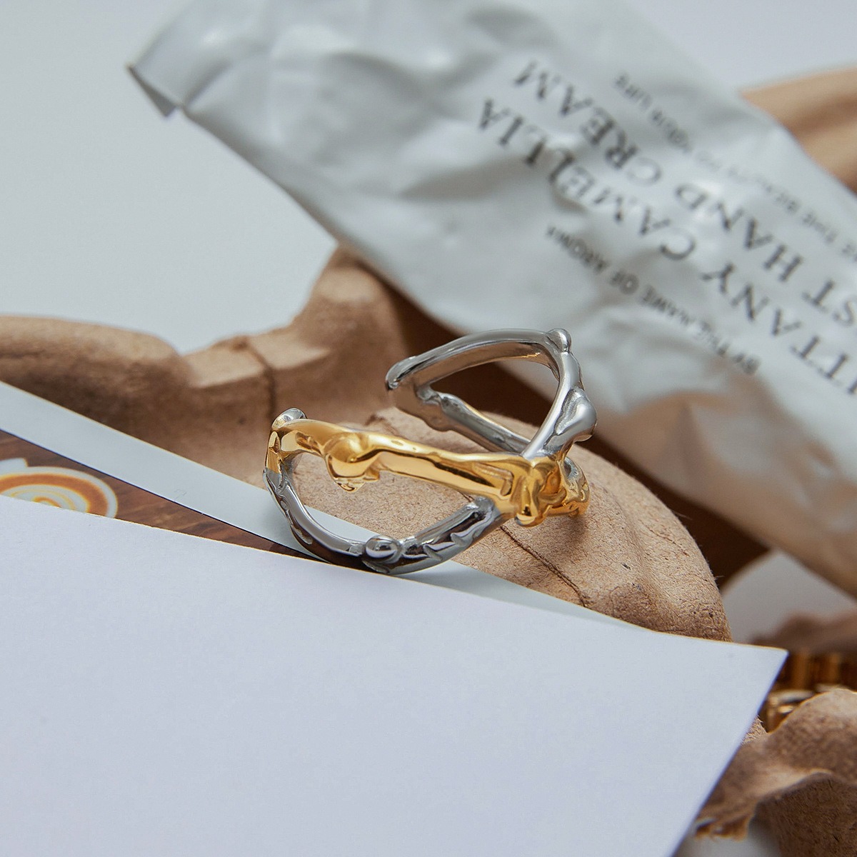 18K gold ring of light luxury high-end jewelry - Image 5
