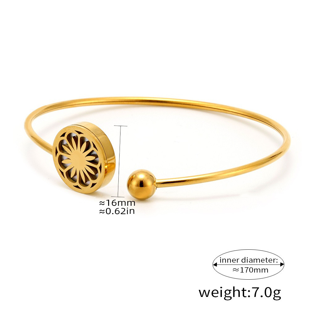 18K gold round bracelet with hollow flower pattern design, classic and fashionable - Image 4