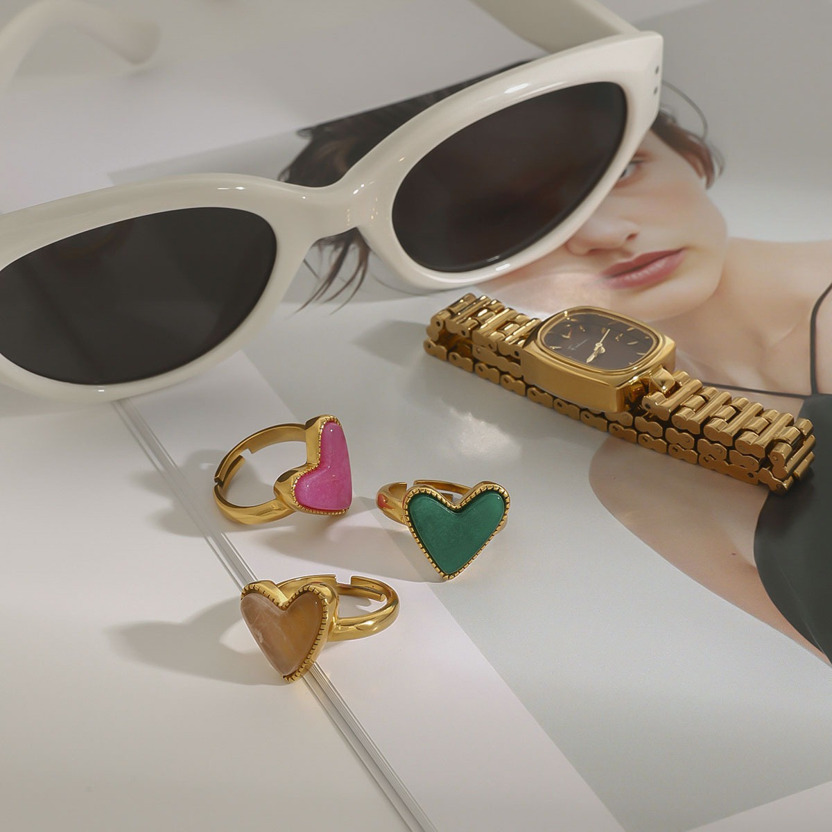 18K gold heart-shaped ring with textured design