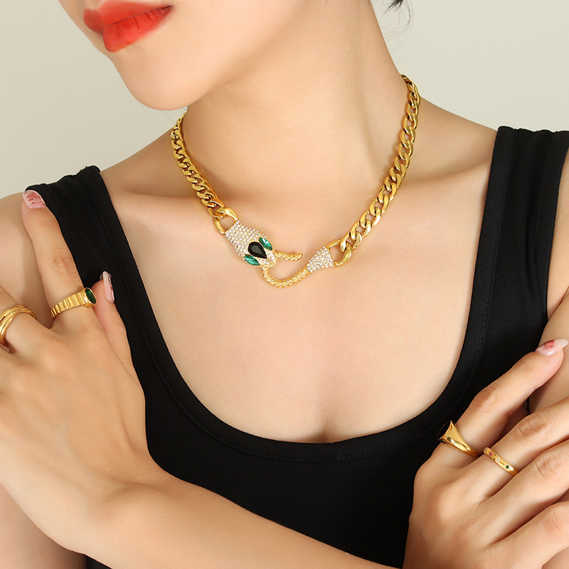 18K Gold Fashion Exquisite Snake Head Design Versatile Necklace - Image 7