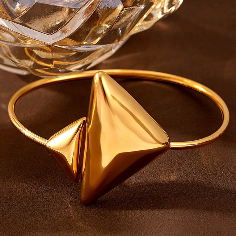 18K gold large and small triangle design simple and elegant open bracelet