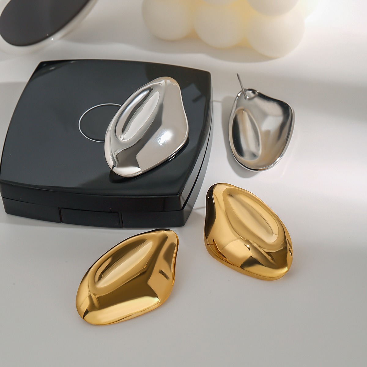 18K gold geometric design simple and fashionable earrings
