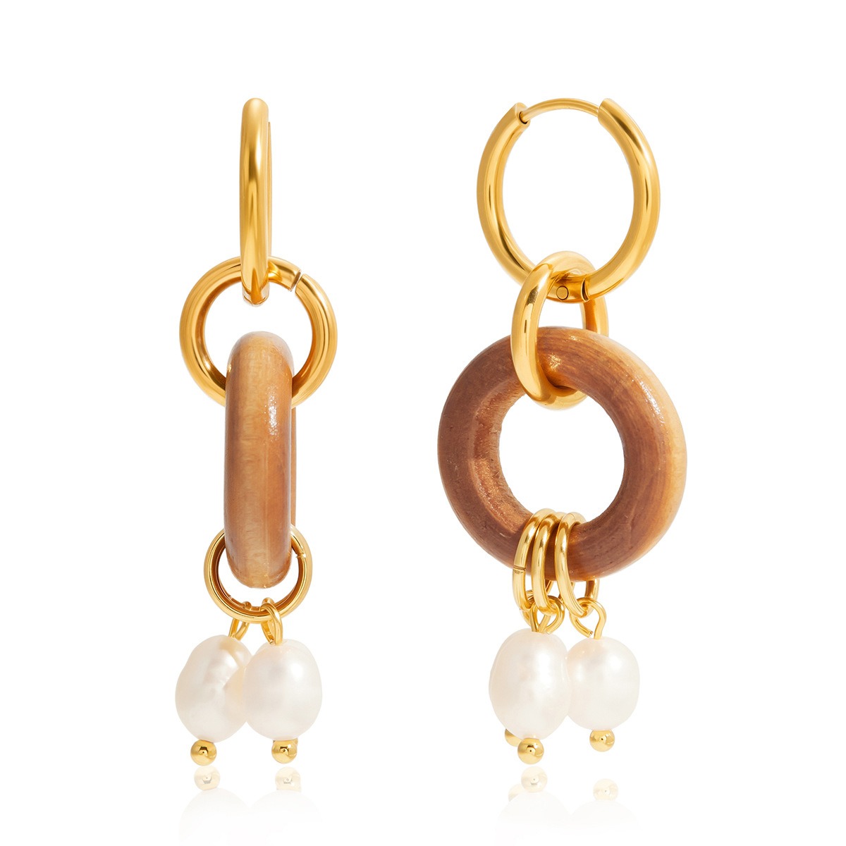 Circle hoop earrings, a luxurious and sophisticated ear jewelry piece.