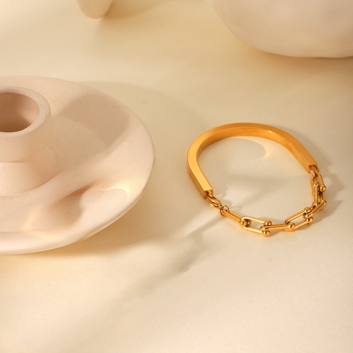 18K gold horseshoe buckle chain link U-shaped clasp bracelet - Image 3