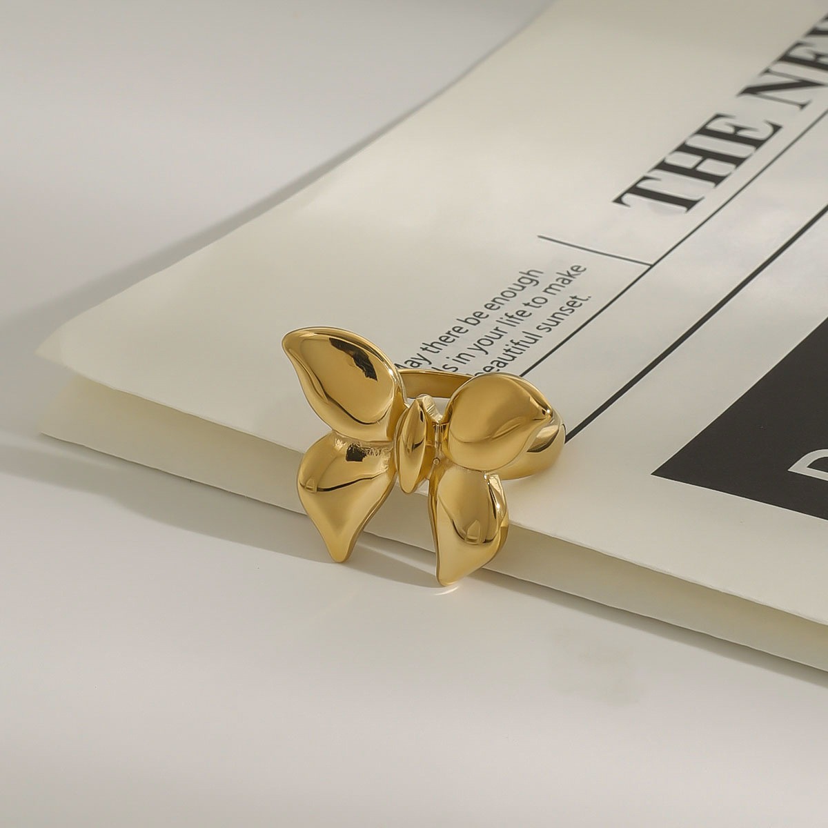 18K gold butterfly design exquisite and noble ring