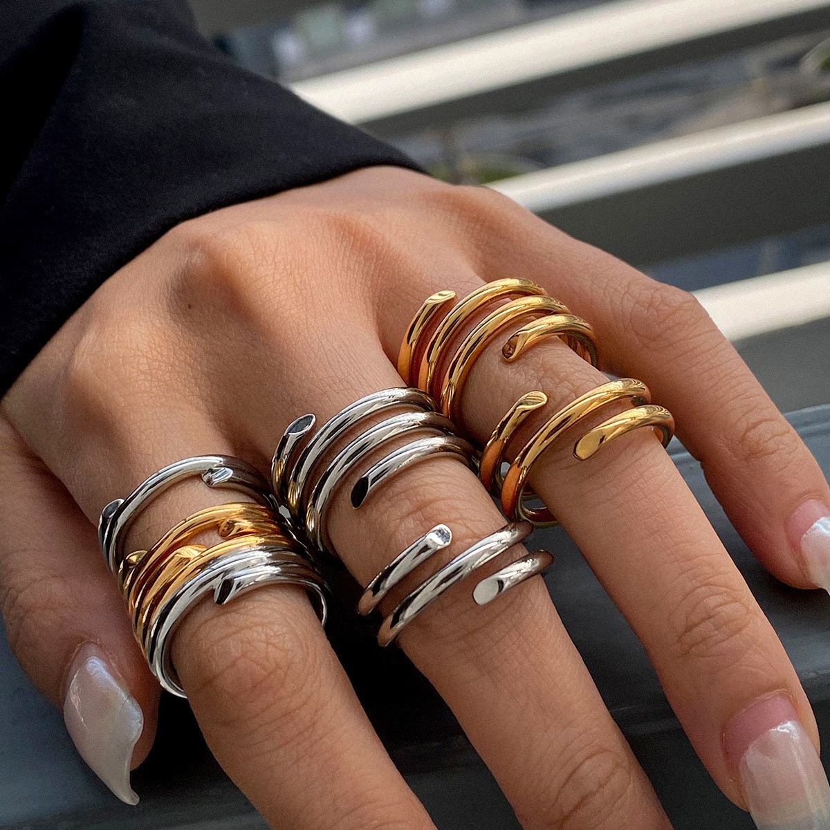 18K gold and titanium steel stacking ring - Image 10