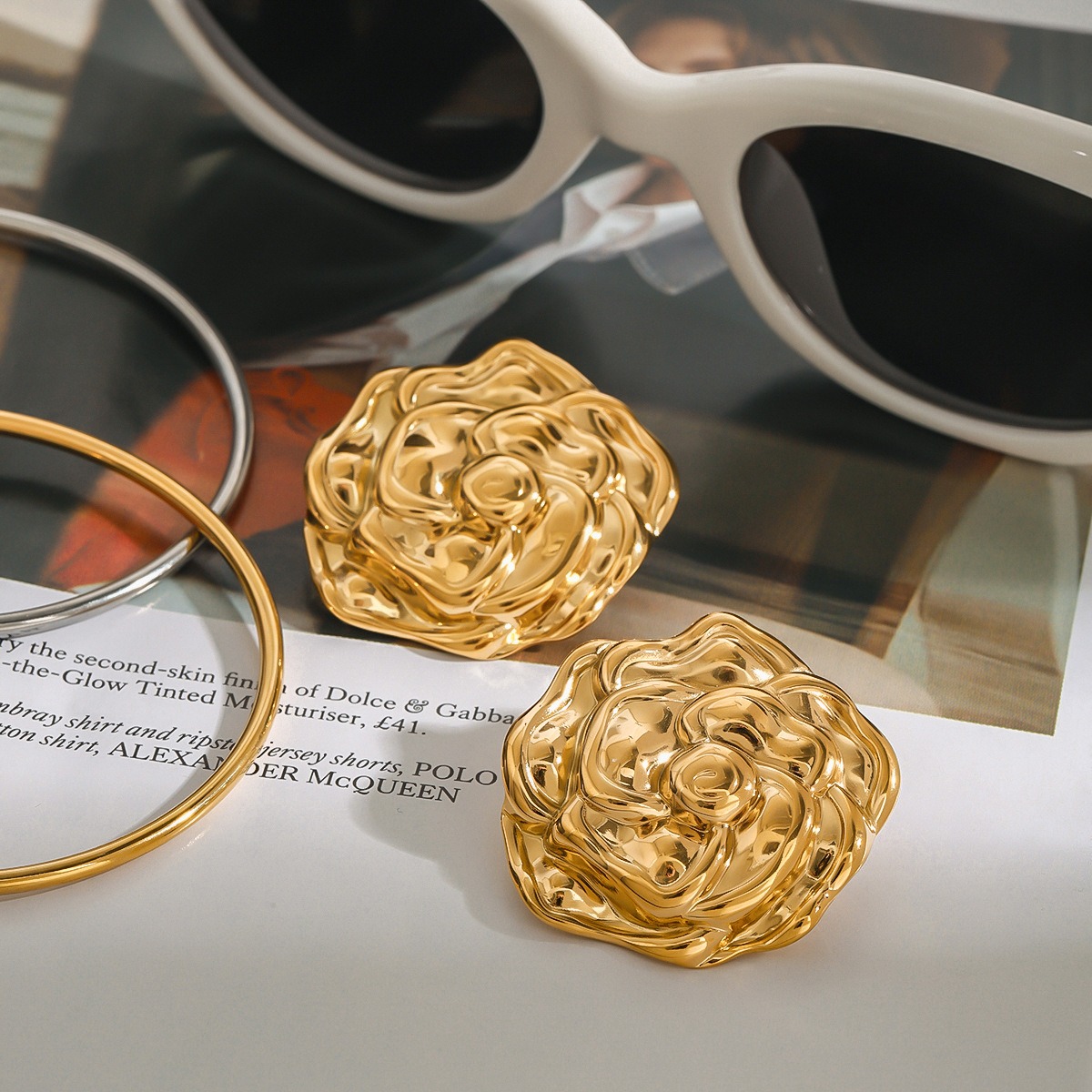 18K gold flower-shaped earrings with textured design