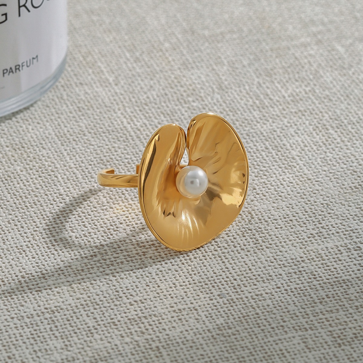 18K gold geometric inlaid pearl design classic simple ring