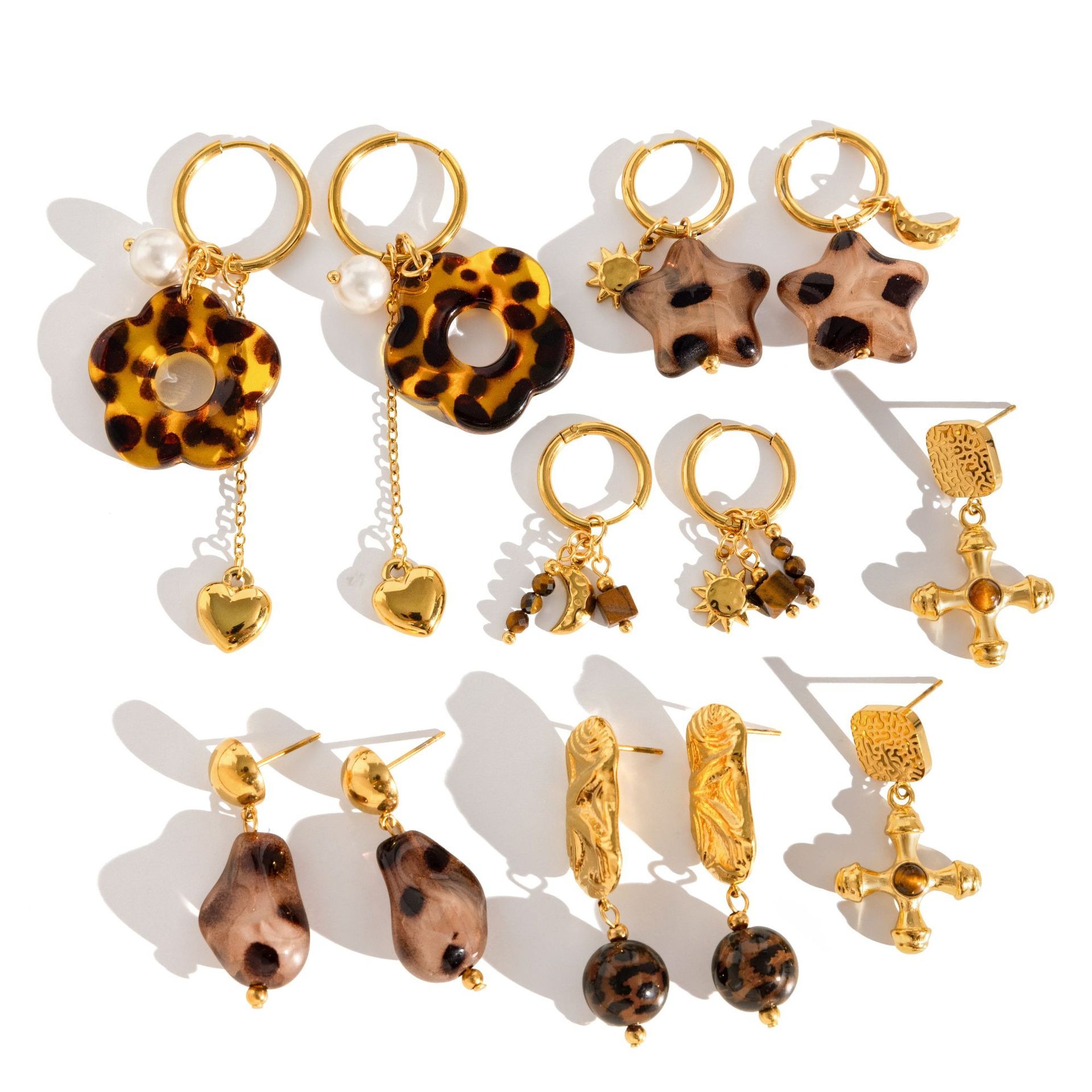 Light luxury and sophisticated titanium steel earrings for autumn and winter.