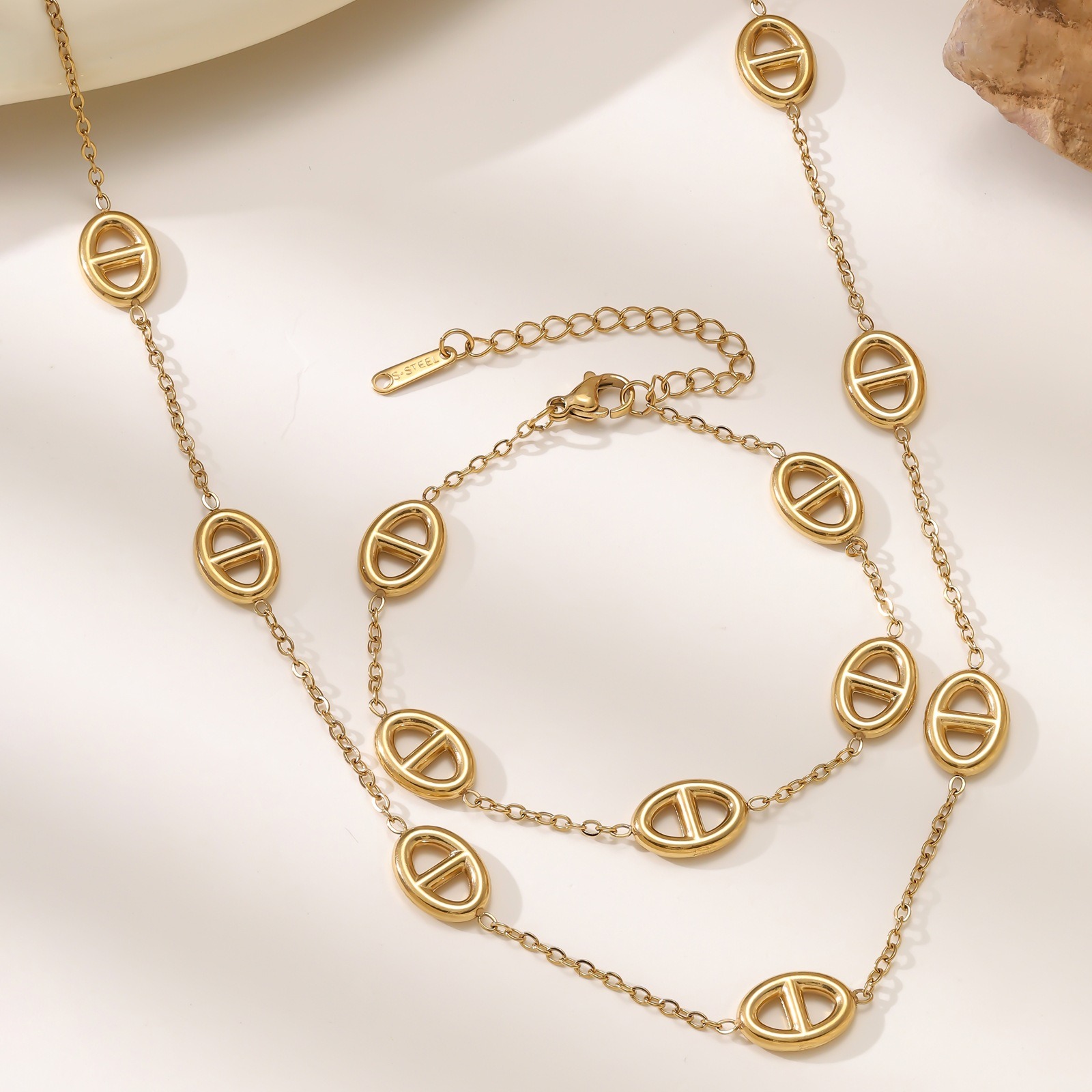 18K Gold Pig Nose Necklace and Bracelet Set - Image 5