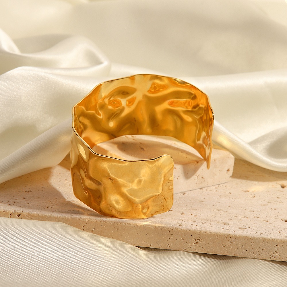 18K gold geometric shape with gold and silver color matching design high-end earrings, bracelets and rings set - Image 5