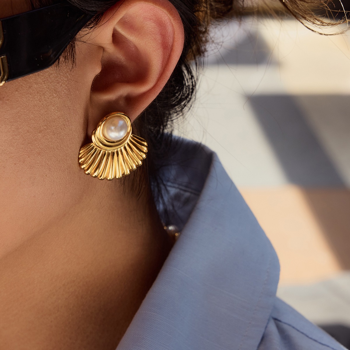 18K gold geometric inlaid pearls exquisite design noble earrings - Image 5