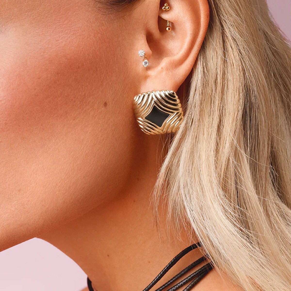 18K gold square with texture design simple and elegant earrings - Image 4