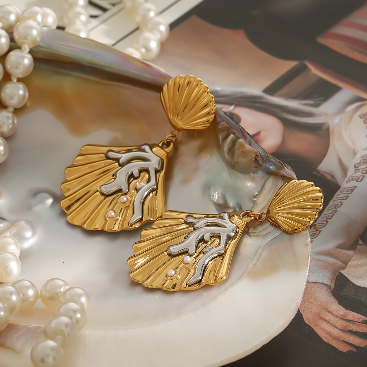 18K gold shell inlaid pearl exquisite design unique earrings - Image 5
