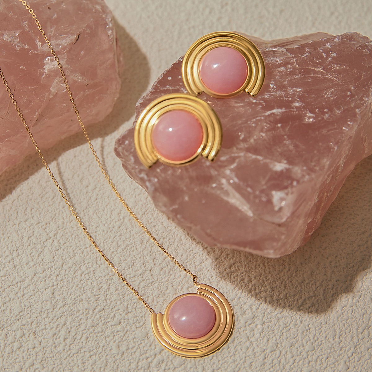 18K gold round shape with textured gemstone design light luxury noble necklace - Image 6