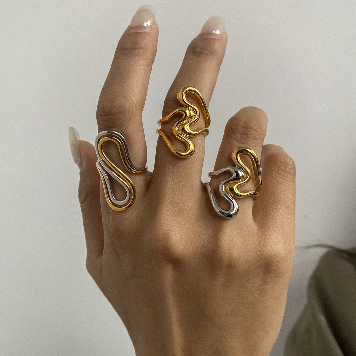 18K gold irregular lines with gold and silver color matching design unique personality ring - Image 9