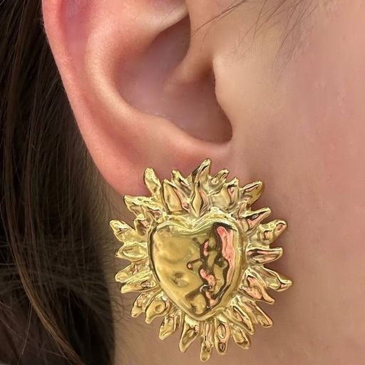 18K Gold Heart-Shaped Sun Design Lightweight Luxury Stud Earrings - Image 4