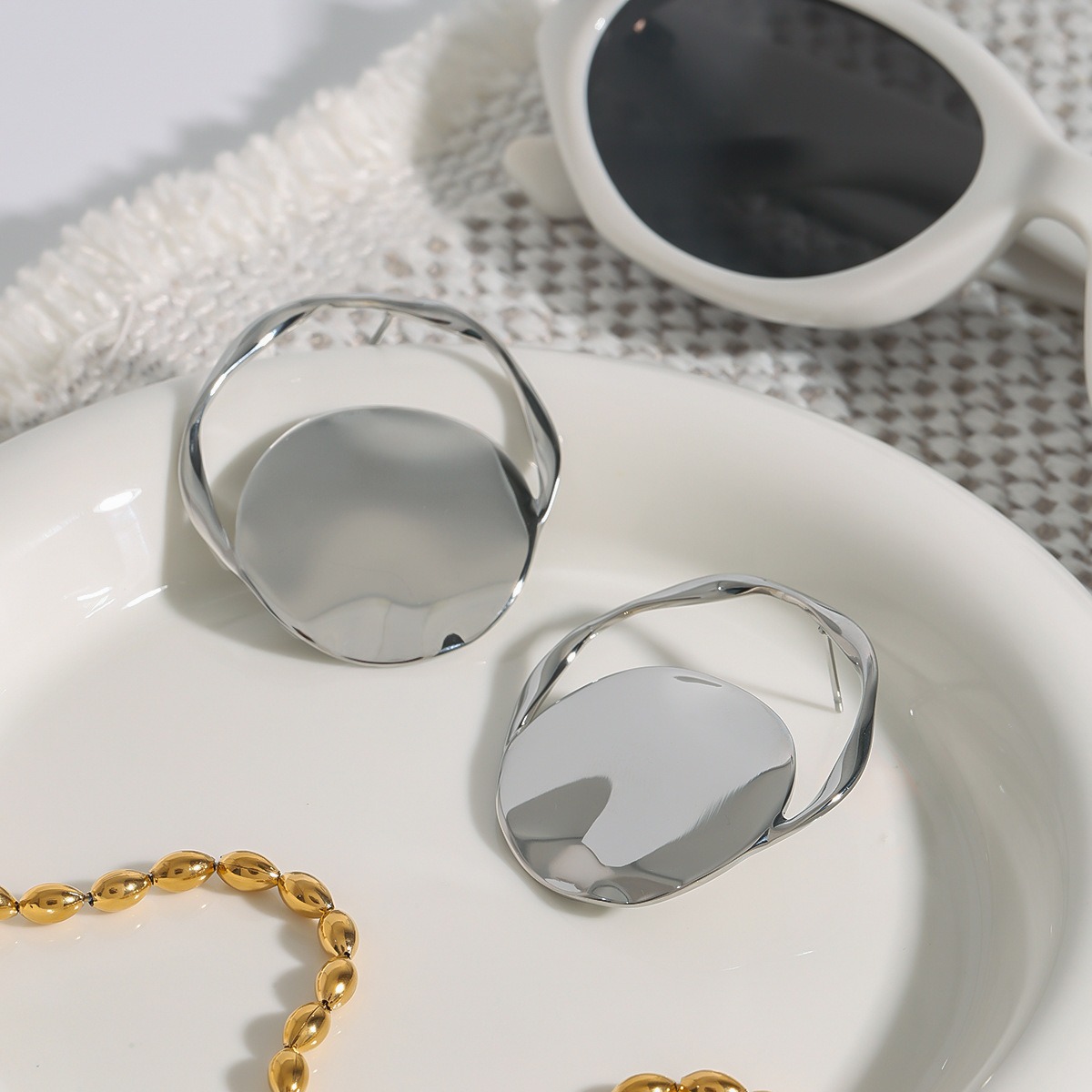 Geometric round design trendy and unique earrings