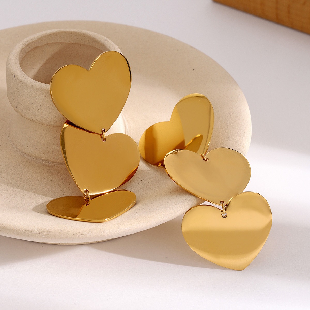 18K gold simple and elegant three-layer heart design light luxury style earrings - Image 5